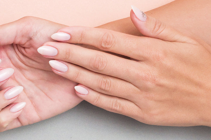 Jak zrobić hybrydy? Manicure hybrydowy krok po kroku