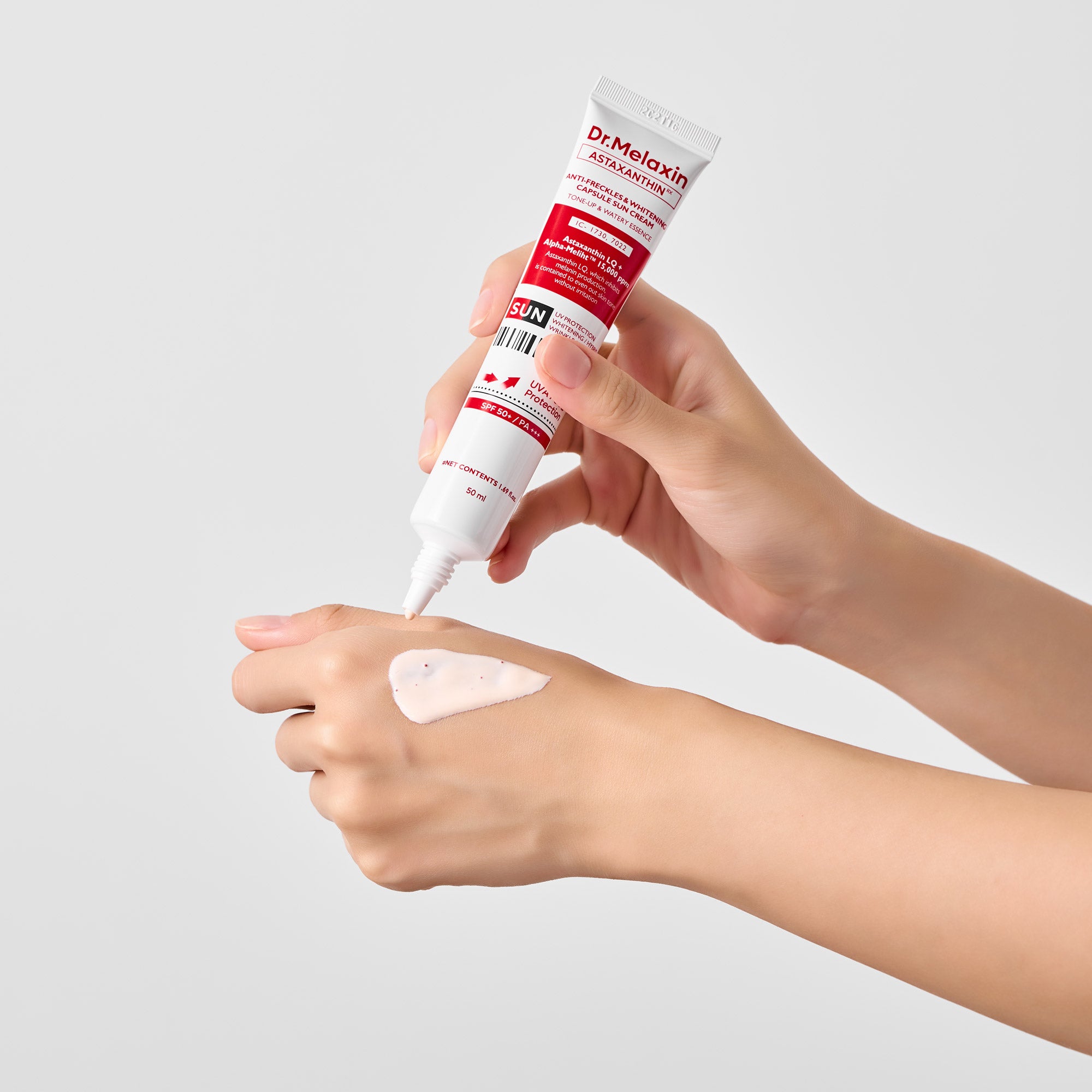 DR.MELAXIN Astaxanthin Anti-Freckles & Whitening Capsule Sunscreen SPF50+ / PA+++ - Tonujący krem z filtrem na przebarwienia 50 ml #4