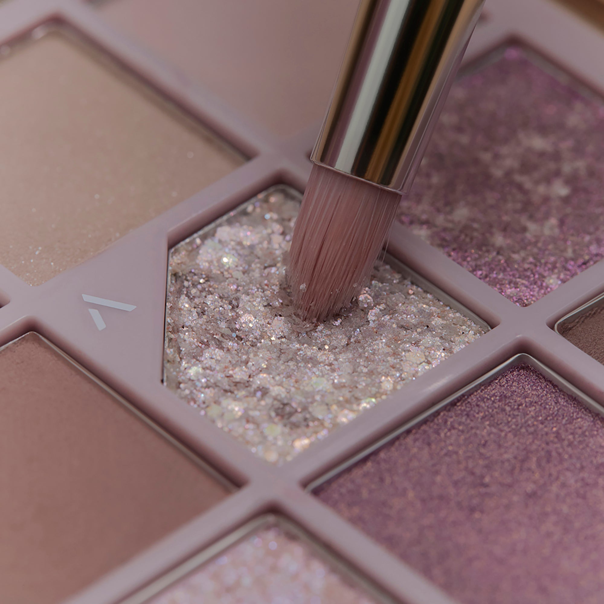 UNLEASHIA GLITTERPEDIA Wegańska paleta cieni do powiek No.4 All of Lavender Fog 6,2 g #3