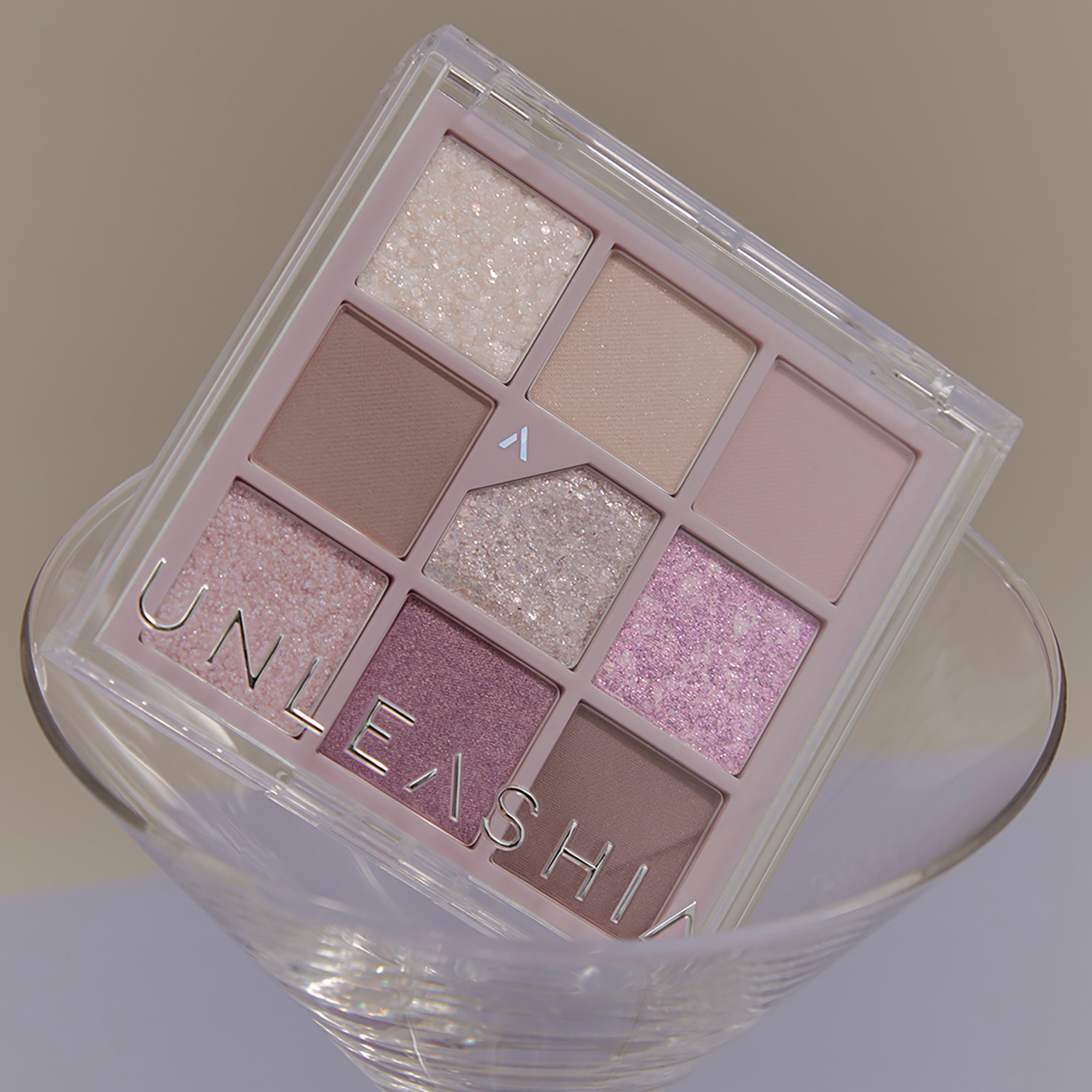 UNLEASHIA GLITTERPEDIA Wegańska paleta cieni do powiek No.4 All of Lavender Fog 6,2 g #5