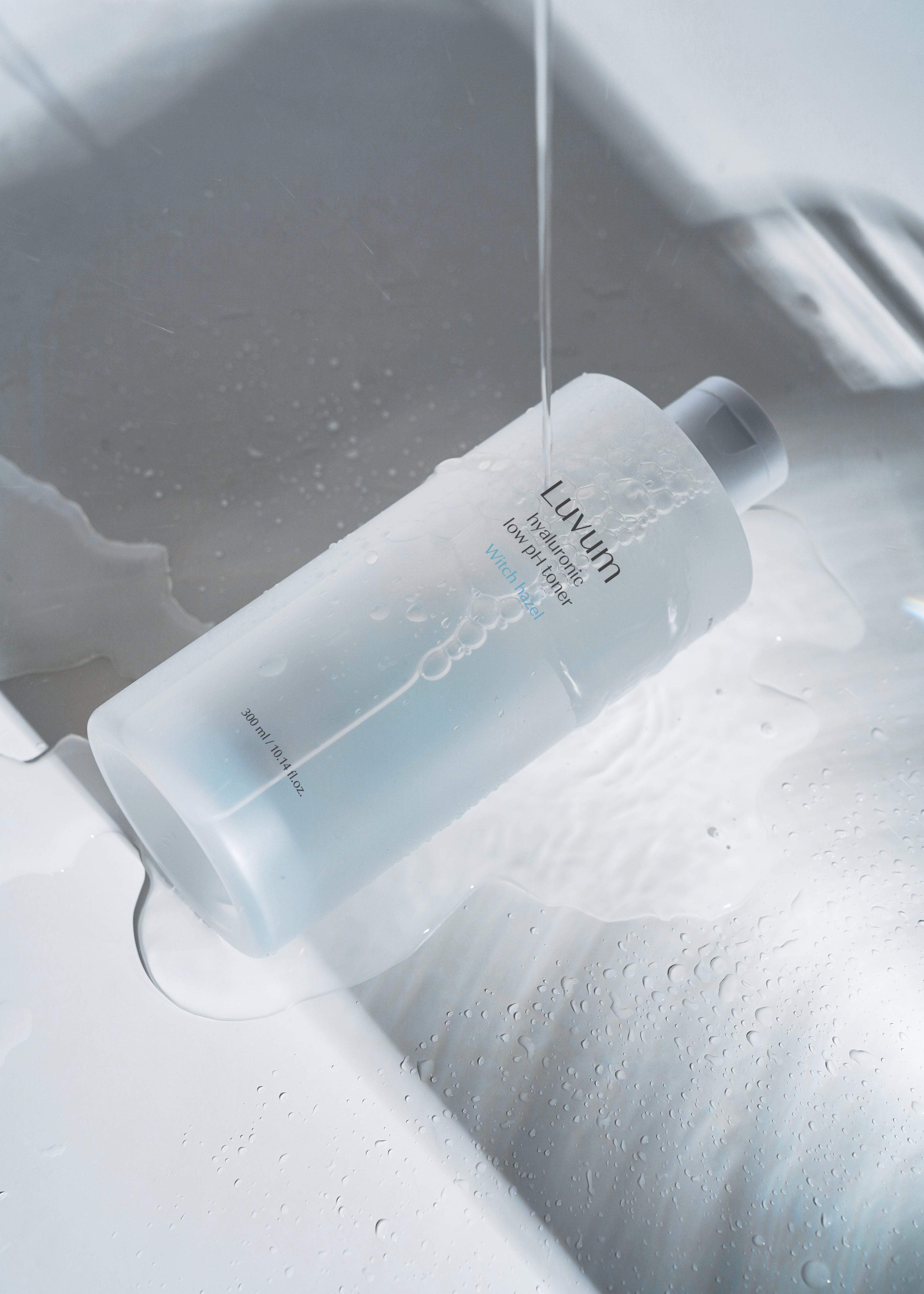 LUVUM WITCH HAZEL HYALURONIC LOW PH TONER Nawilżający tonik o niskim pH z niskocząsteczkowym roślinnym kwasem hialuronowym 300 ml #5